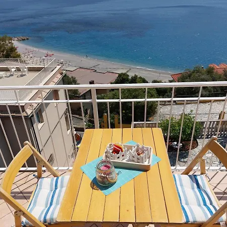 Finestra Sul Mare 1 Apartment *